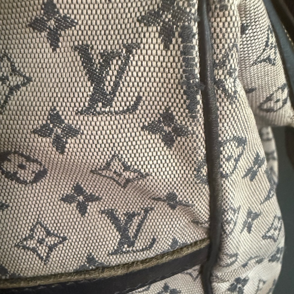 Louis Vuitton Beige Monogram Canvas Shoulder Bag with Black Trim - Picture 12 of 14